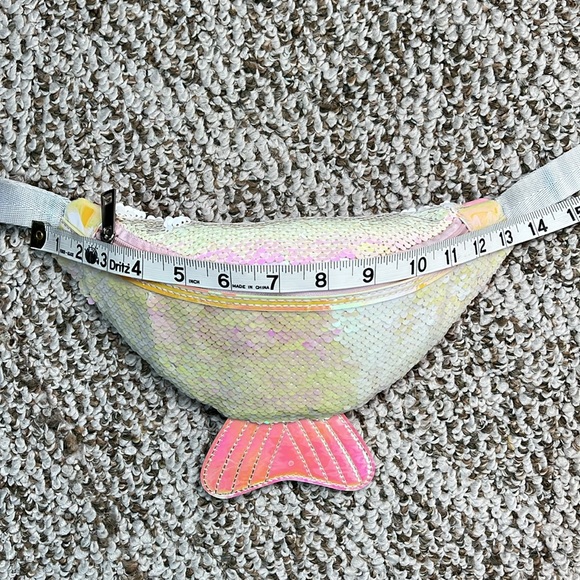 Bundle of 3 Justice Ombré Scarf Sequin Mermaid Belt Bag Sequin Pom Knit Hat NWOT - Picture 9 of 16